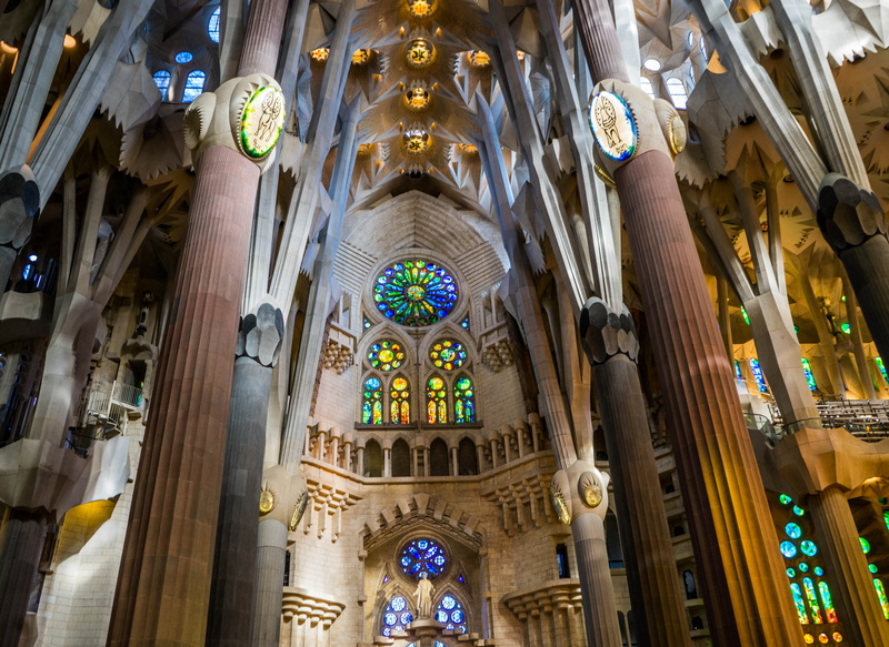 spain, landmark, architectural column, 5K, building exterior, church, spirituality, gothic, barcelona, sagrada familia cathedral, gaudi, building, built structure