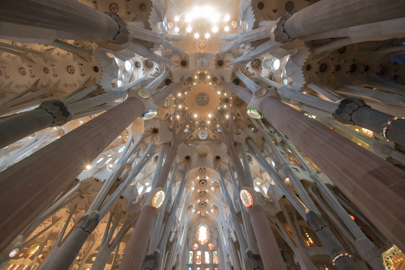 mural, luxury, no people, architecture, built structure, belief, cupola, directly below, indoors, illuminated, familia, cieling, cathedral, religion, travel destinations