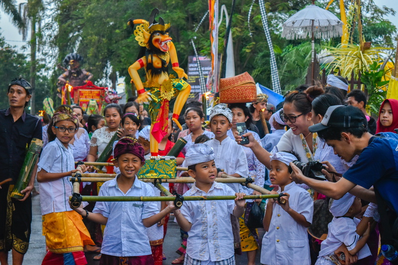 women, belief, people, traditional clothing, lifestyles, religion, tradition, day, leisure activity, human interest, adult, hindu, 5K, group of people