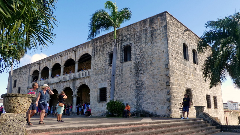dominican republic, crowd, tourism, old town, palm tree, group of people, plant, architecture, concrete, building exterior, the past, women, people, 4K