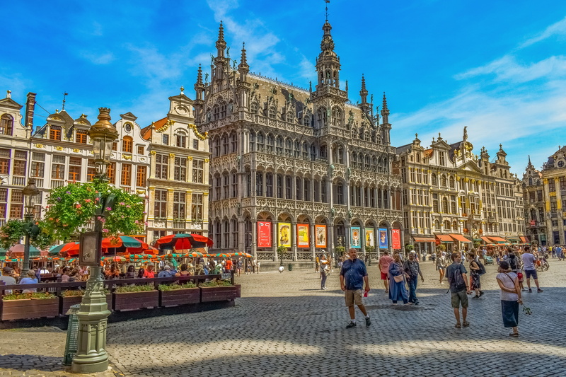 europe, square, built structure, belgium, famous, building exterior, group of people, morning, outdoors, real people, tourism, tourists, buildings, brussels
