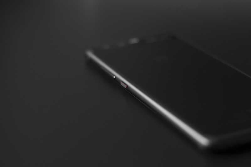 dark, office supply, close-up, connection, pink, huawei, no people, copy space, two objects, selective focus, indoors, side view, black, electronic, black white