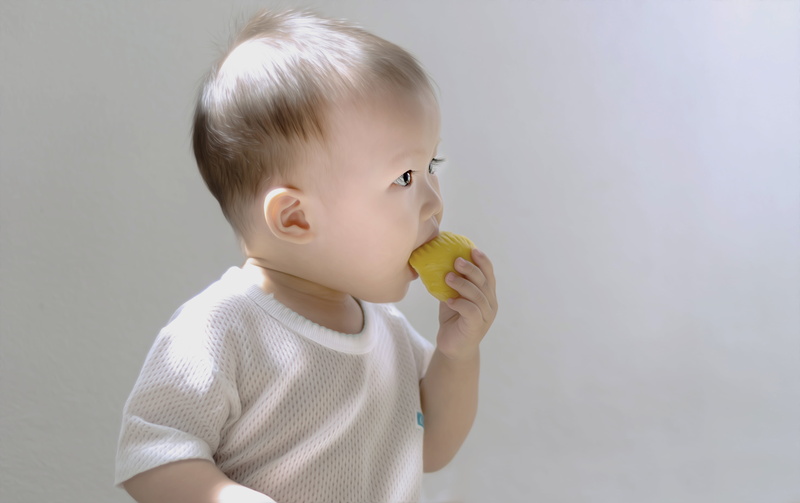 cute, wearing, Nikon D7000, f1.8, human Face, white, eating, child, caucasian Ethnicity, baby, food, childhood, portraits, boy, family, small, shirt, people