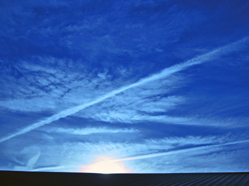 outdoors, lines, sky, roof, dramatic sky, copy space, cloudscape, clouds, streaks, scenics - nature, majestic, bright, sunlight, nature, cloud - sky, no people