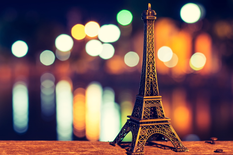 dusk, cityscape, lens flare, focus on foreground, light - natural phenomenon, architecture, light, eiffel, close-up, tower, defocused, Eiffel tower, illuminated