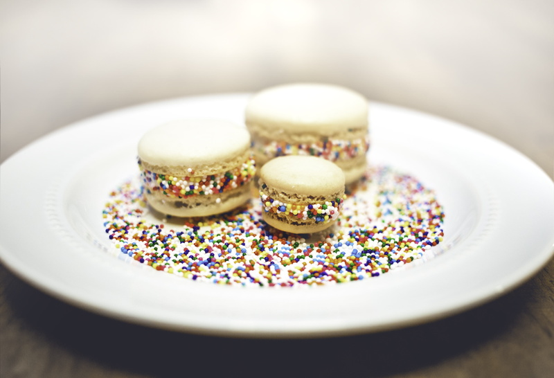 macarons, plate, gourmet, snack, sprinkles, celebration, crockery, 5K, food, french, still life, table, color, sweet, sweet Food, indulgence, unhealthy eating
