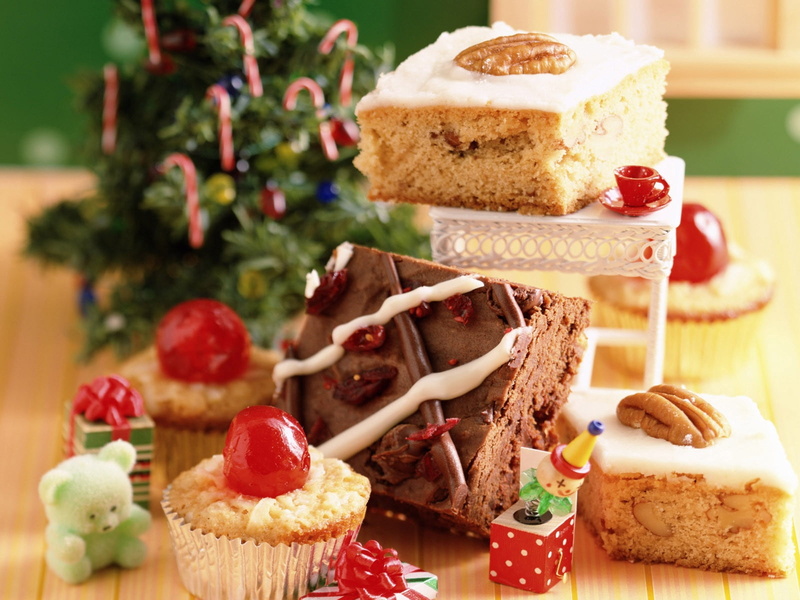 sweet Pie, pastry, cake, indoors, christmas cake, bakery, freshness, icing, assorted, plate, ready-to-eat, indulgence, breakfast, no People, celebration