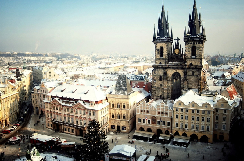 crowd, religion, incidental people, residential district, day, spirituality, Prague, building, architecture, city, high angle view, belief, cityscape, 1080P