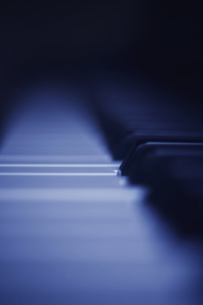 computer, blurred motion, music, glass, musical instrument, grand piano, motion, dark, close-up, backgrounds, computer keyboard, diminishing perspective