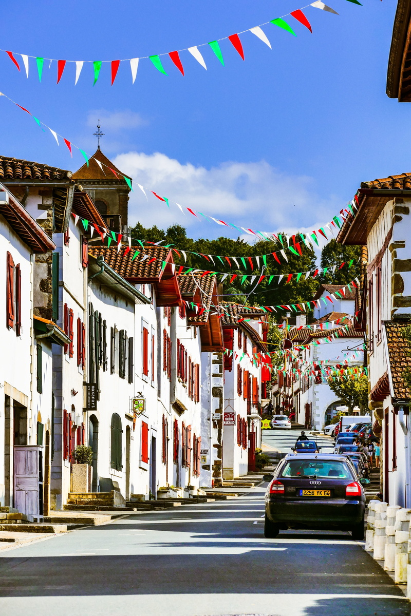 built structure, architecture, basque, transportation, bunting, outdoors, basque country, the bastide, motor vehicle, nature, city, car, building exterior
