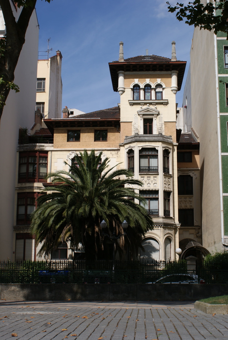 plant, outdoors, growth, day, footpath, empedrado, sky, street, streets, sunlight, residential district, nature, bilbao, 4K, summer, palacete, window