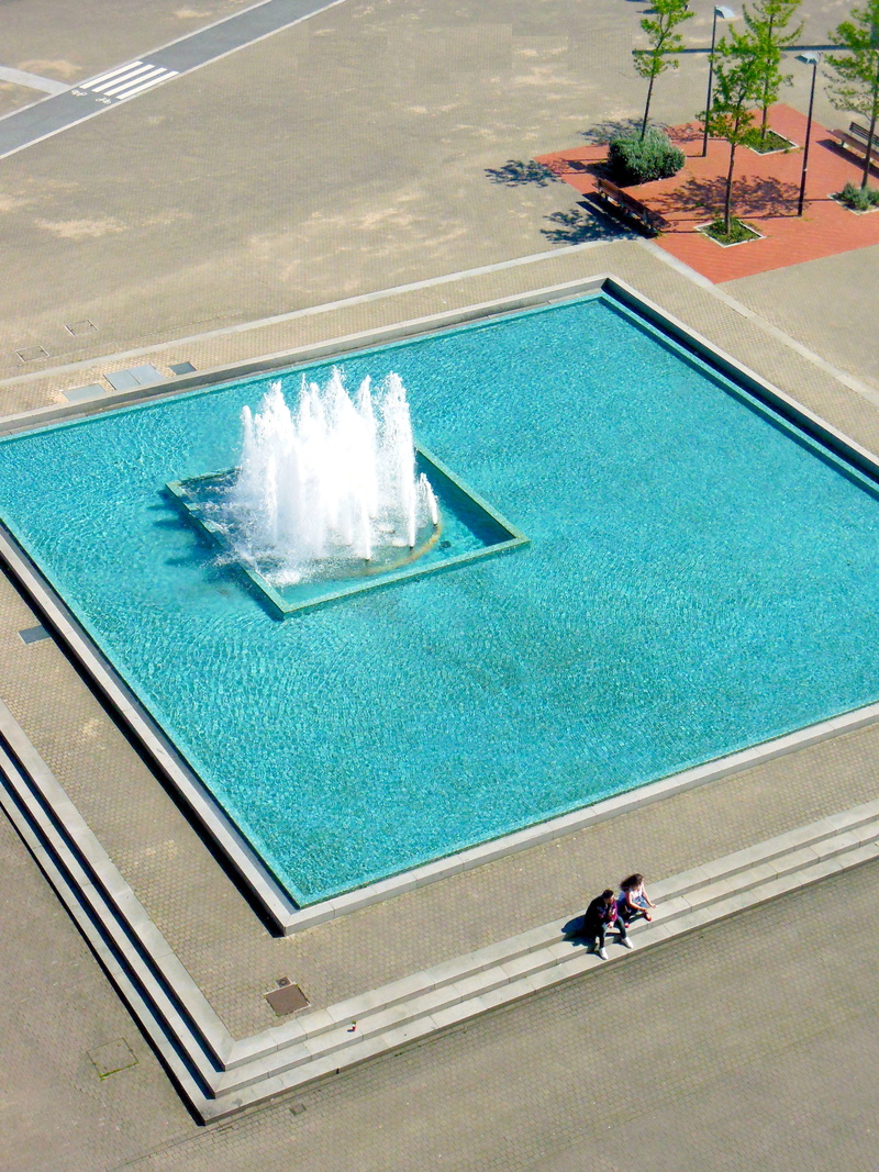 railing, luxury, pool, women, monument, plaza, summer, spain, outdoors, bilbao, people, leisure activity, architecture, spanish, fountain, adult, cityscape