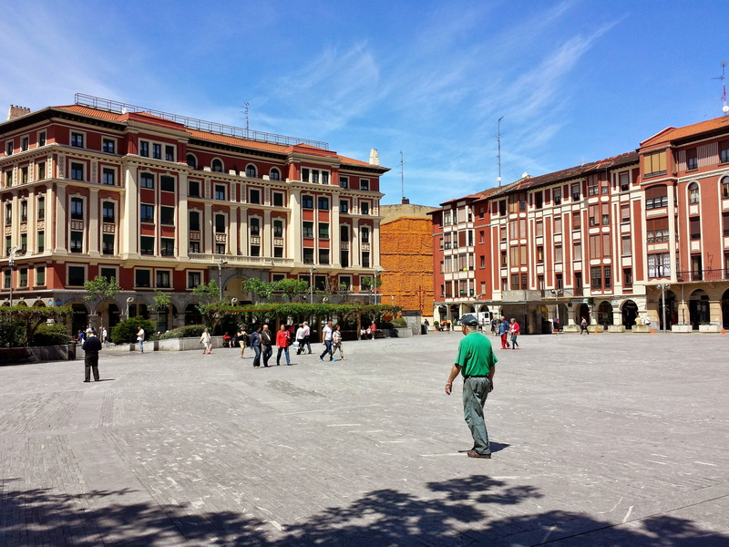 real people, residential district, adult, plaza, people, sky, men, tourists, day, historic buildings, sunlight, vizcaya, architecture, market square, group of people