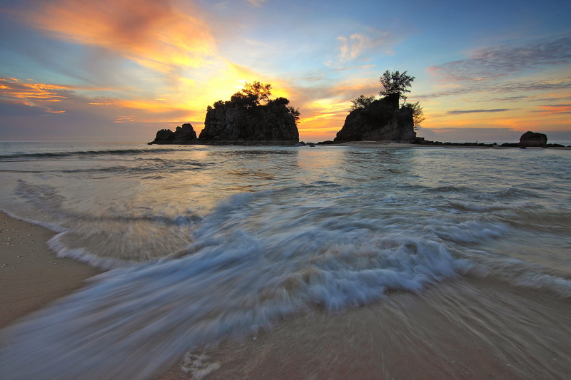 scenics - nature, tranquility, sunset, horizon over water, no people, dawn, seascape, reflection, stack rock, evening, beauty in nature, sea, beach, sand
