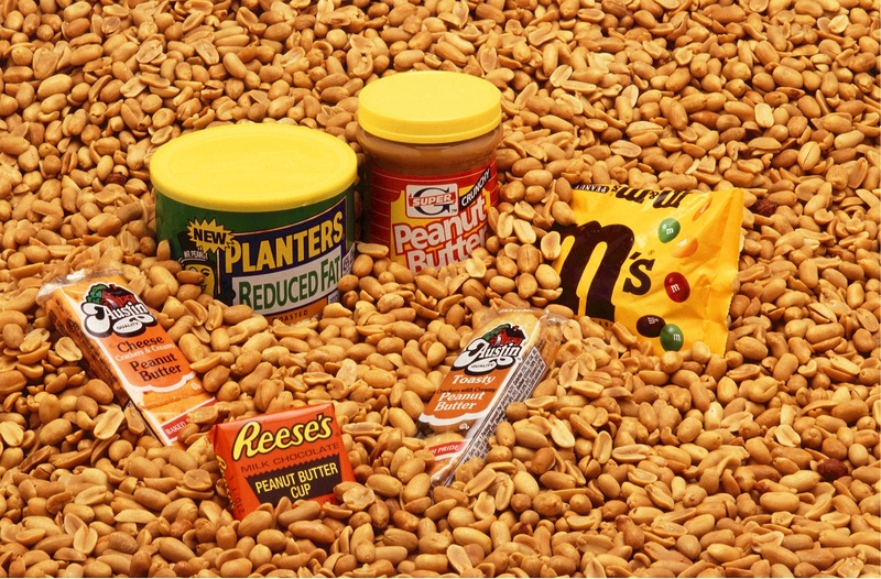 large group of objects, peanut butter cup, surrounded, 2K, reeses, communication, variation, foods, food, freshness, wellbeing, nuts, abundance, close-up
