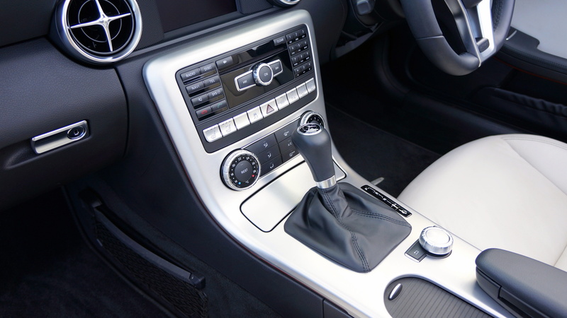 technology, gear shift, car interior, seat, personal land vehicle, automatic, steering wheel, off-road, mode of transportation, transportation, vehicle interior