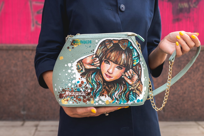 casual clothing, person, crossbody, leisure activity, fashionable, unique, women, traditional clothing, trendy, focus, one person, elegance, men, beautiful