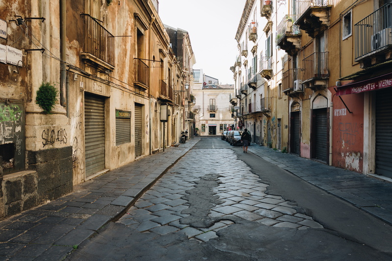 town, incidental people, narrow, diminishing perspective, long, cozy, city, direction, built structure, day, old, building exterior, transportation, via vittorio emanuele ii