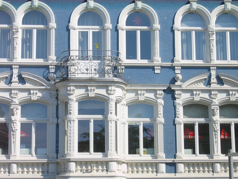 ornate, building detail, arch, history, no people, low angle view, unique, built structure, nature, city, buildings, detail, railing, structure, window