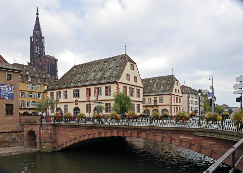 tourism, 4K, building exterior, river, capital, town, travel, european city, cloud - sky, built structure, old, bridge - Man Made Structure, musee historique