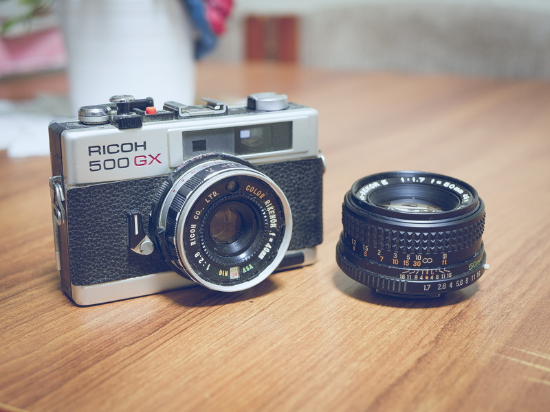 lens, single object, arts culture and entertainment, vintage, history, technology, gx, SLR, silver colored, ricoh, gray, lens - optical instrument, the past