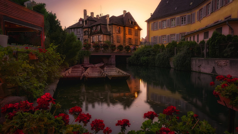 lake, half timber house, growth, france, reflection, residential district, tree, canal, boats, 4K, building exterior, boat, plant, sky, day, architecture