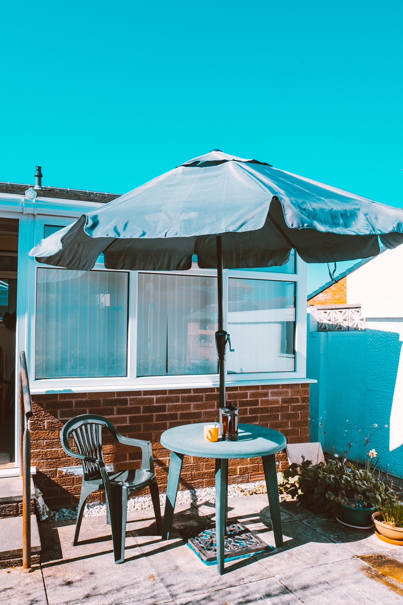 clear sky, nature, beach, absence, furnitures, seat, parasol, plants, sunshade, umbrella, sunlight, day, architecture, garden, table, design, daylight