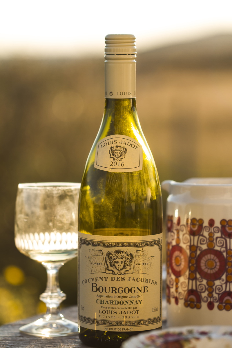 goblet, selective, dirty glass, close-up, table, light, photography, 4K, wine, bottle, food, beverage, beer bottle, day, communication, liquor, alfresco