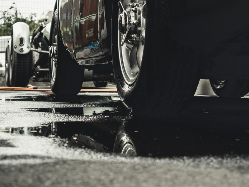 day, engine, tarmac, no people, selective focus, transportation, car, 4K, light, wheel, mode of transportation, automobile, outdoors, alloy wheel, spoke