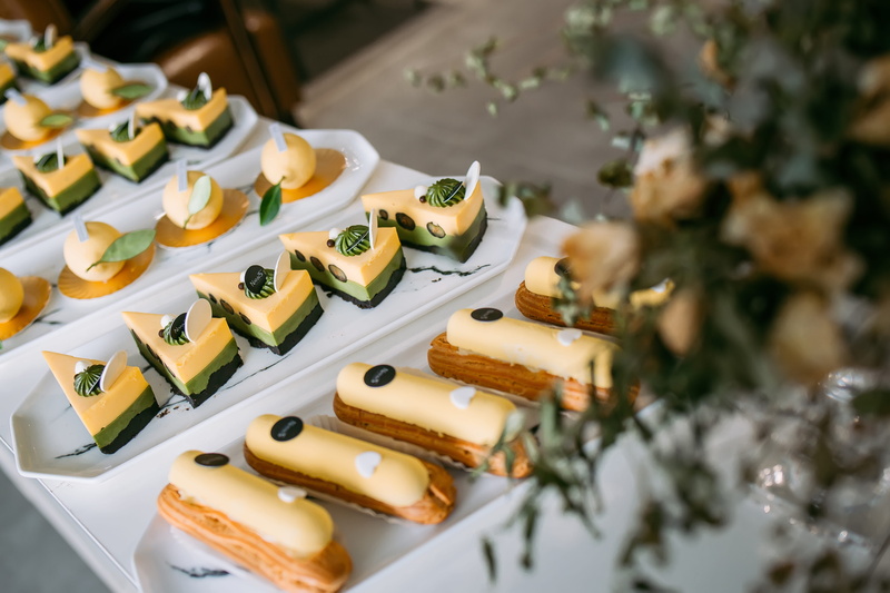 shop, hot dog, in a row, sweet food, no people, cake, plant, high angle view, food and drink, celebration, pumpkin, freshness, toy, pastry, dessert, indulgence