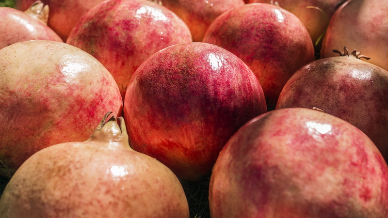 beverage, market stall, produce, grapes, fruit, fig, bunch, close-up, red, blossom, dieting, full frame, medium group of objects, 2K, group of objects