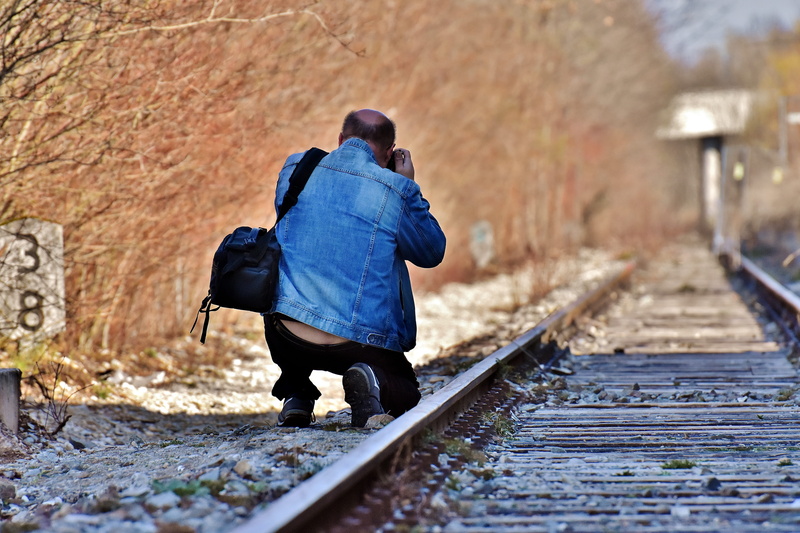 men, travel, 5K, railroad tracks, seemed, holding, walking, outdoors, old railroad tracks, daytime, rail transportation, track, mode of transportation