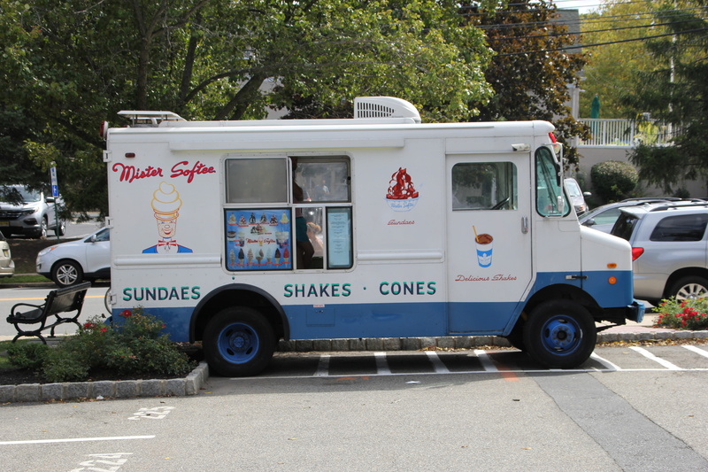 Dessert, 5K, Food Truck, no people, motor vehicle, tree, van, day, white, gray, road, van - vehicle, western script, city, communication, car, Ice-Cream