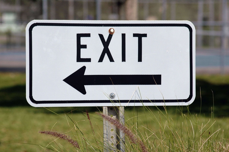 information, one way, road, road sign, communication, direction, 2K, exit sign, close-up, field, symbol, text, no people, display, plant, traffic arrow sign