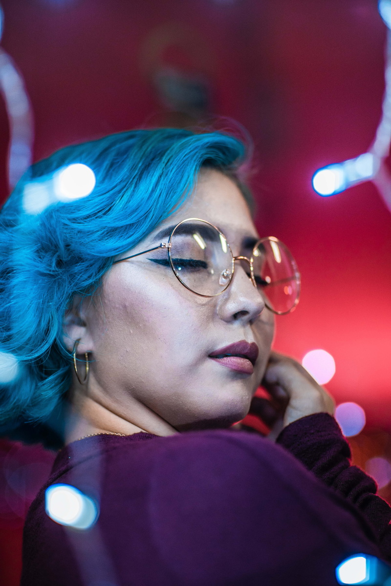 close-up, young women, coffee cup, front view, person, woman, mouth, human face, night life, 5K, one person, women, pub, glasses, headshot, beautiful woman