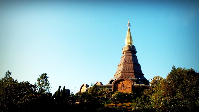 2K, doi, place of worship, day, blue, religion, architecture, thailand, sky, spire, built structure, no people, outdoors, tree, chiangmai, low angle view