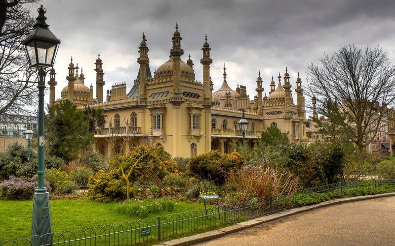 city, tourism, dome, urban Scene, building Exterior, travel destinations, concrete, road, brighton, cloud - sky, sky, history, outdoors, spire, plant, nature