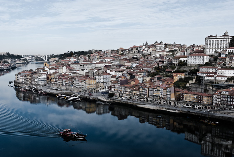 mode of transportation, river, nature, building exterior, outdoors, high angle view, sky, port, reflection, boats, day, residential district, cityscape