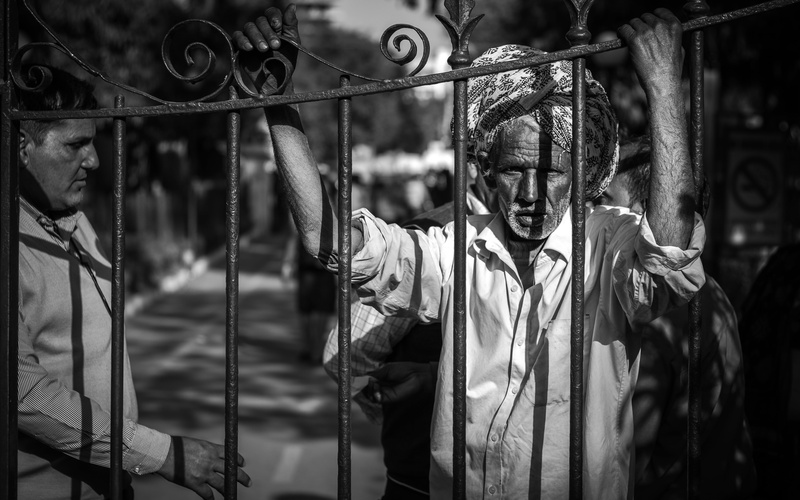 focus on foreground, spooky, tourism, human representation, real people, traditional, asia, lifestyles, waist up, rajasthan, clothing, mature adult, male likeness