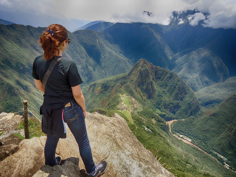 brown, environment, casual clothing, adult, looking at view, one person, outdoors, adventure, real people, mountain peak, mountain range, green, 2K, landscape
