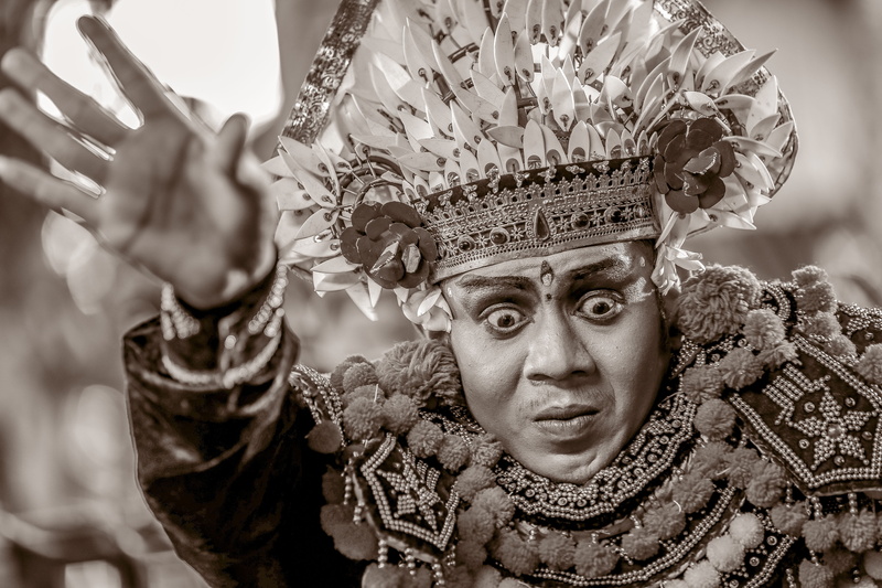 traditional clothing, day, photo, adult, human face, crown, close-up, headshot, ornate, headdress, man, celebration, 5K, bali, dance, front view, people
