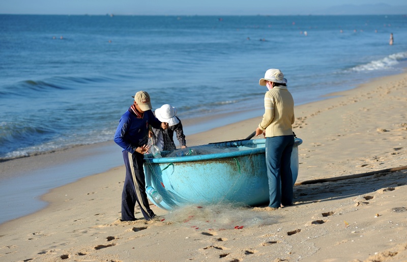 vacation, sand, fishermen, heat, day, nature, fisherman, scenics - nature, outdoors, beach, adult, nautical Vessel, men, fishing, asia, real people, 4K
