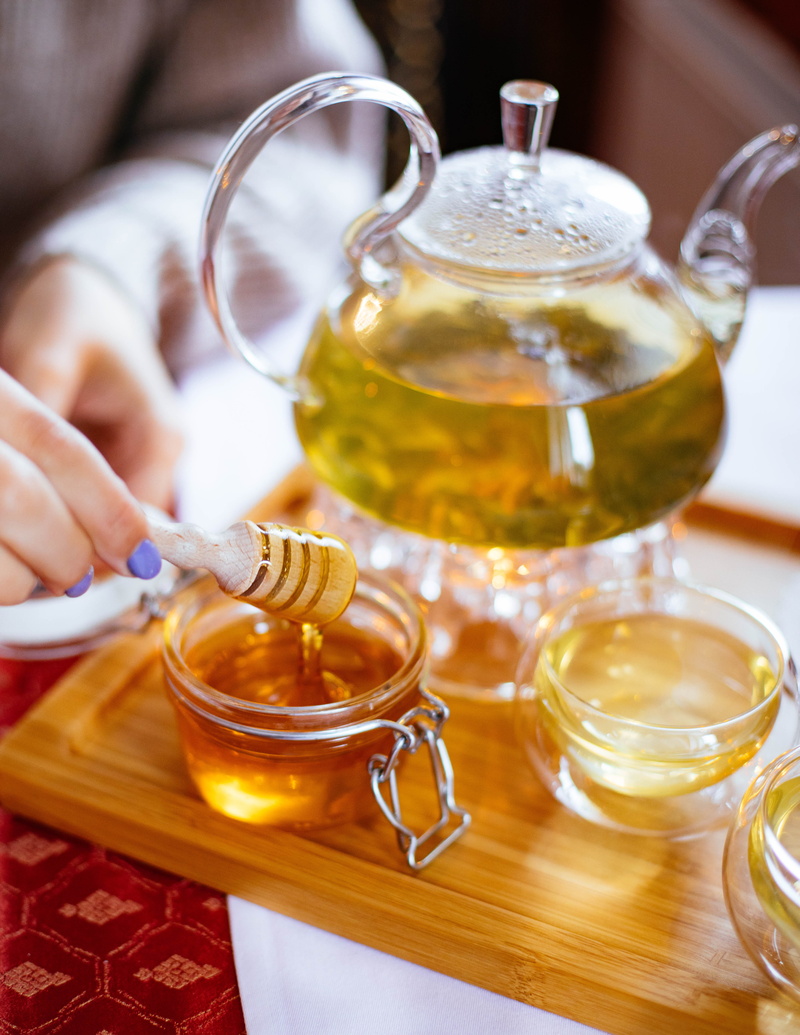 filled, aromatic, glass - material, wooden, human hand, wood - material, gold, table, pot, tea, cure, honey, holding, food, jar, hot, pouring, herbal, 5K