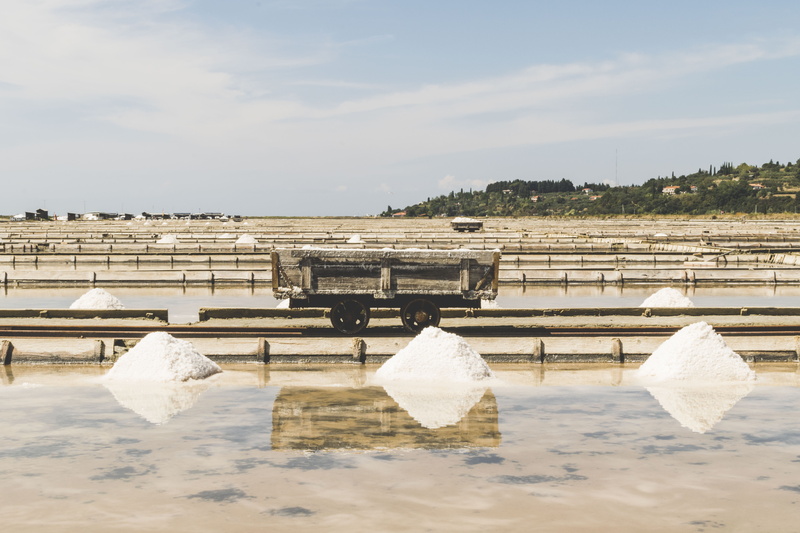 white color, 5K, cloud - sky, nature, sky, day, outdoors, no people, salt flat, cold temperature, slovenia, tranquility, salt, rails, blu, winter, salt - mineral
