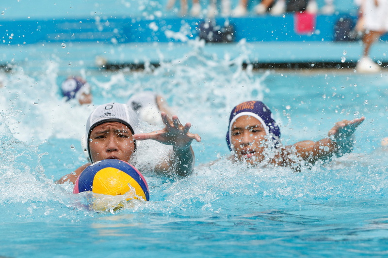 two people, happiness, sports, enjoyment, women, healthy lifestyle, clothing, splashing, sport, fun, hat, water, emotion, tubing, positive emotion, leisure activities