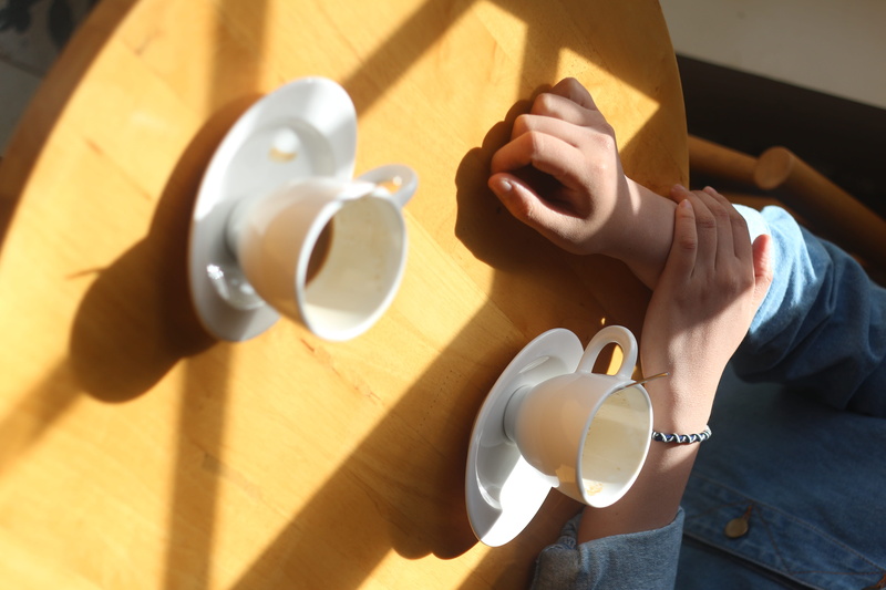 coffee cup, sunlight, coffee - drink, saucer, human body part, human, wood, shadow, high angle view, indoors, cup, latte, hardwood, table, real people