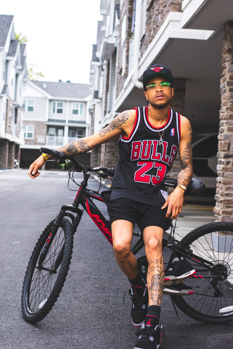 street, daylight, architecture, lifestyles, mountain biking, built structure, outdoors, bulls, man, casual clothing, Riad, exercise, portrait, mountain bikers
