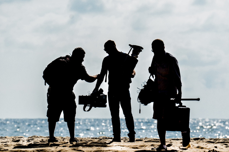 leisure activity, 4K, gear, real people, photography themes, near, body, group of people, beach, hand, leisure activities, sea, human, water, actor, sand