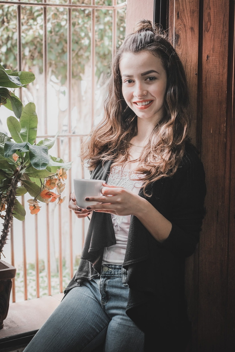 dawn, long hair, mug, one woman only, early, young, leafed, white, only women, Coffee, holding, 1080P, sun, hair, plant, one young woman only, model, teenager