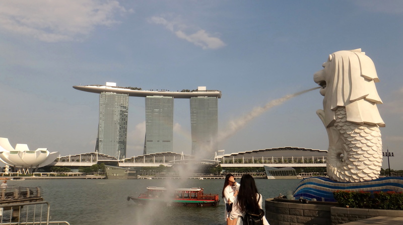 4K, tower, skyscraper, city, merlion, office building exterior, architecture, tourism, urban, sky, women, modern building, city skyline, tourist, outdoors